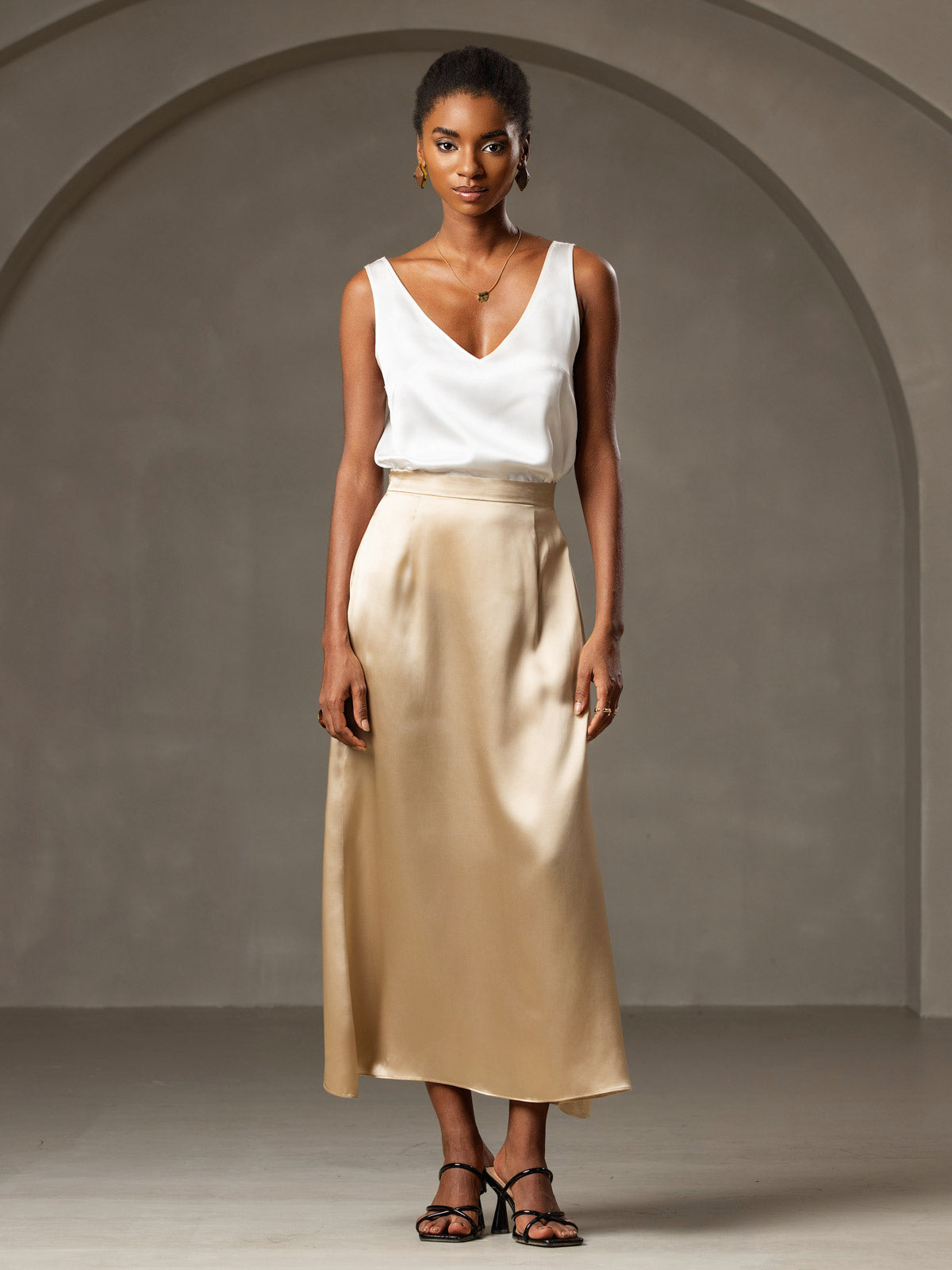 19Momme Silk Sleeveless V Neck Women's Tank Top with V Back Design